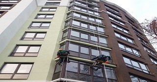 Установка крыши на балкон Евпатория цена от 1045 руб. м/2.